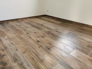 Fußbodenfliesen Holzoptik